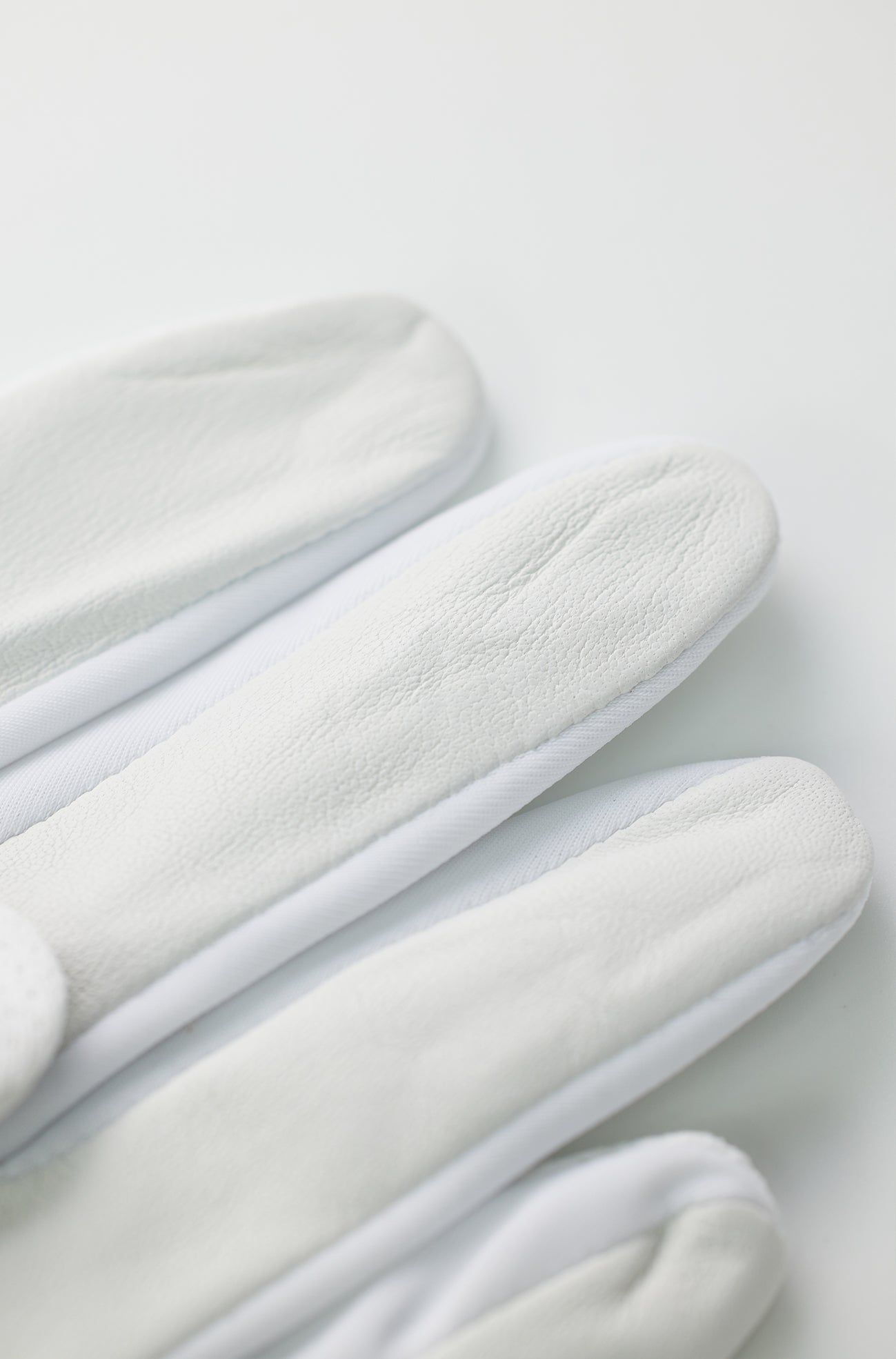 Close-up of AIRY_4.jpg shows white leather and fabric glove detail.